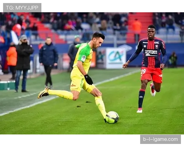 奥布拉克状态回勇再获赞誉，稳健发挥彰显门将传奇本色