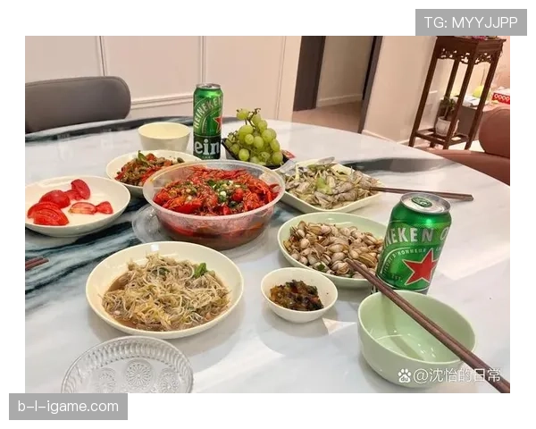 张常宁在家吃顿饭，光配菜都得摆满三张桌子